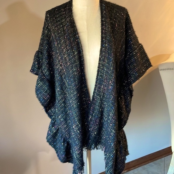 Cape / shawl sleeved ruffled longer length knit sweater has silver shine thread - Picture 11 of 12